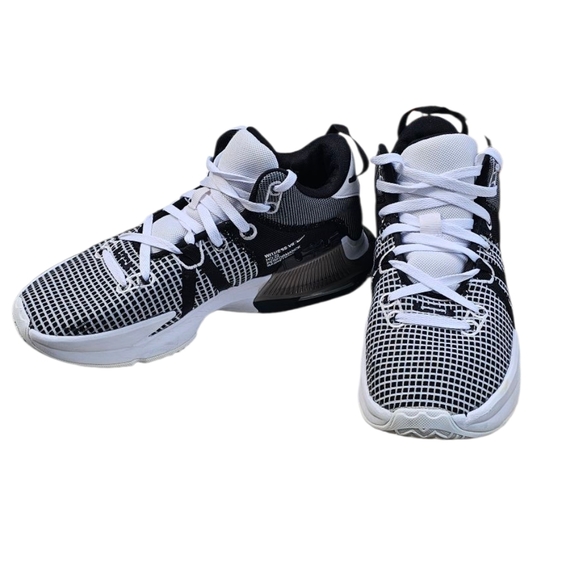 Nike Lebron Witness VII White/Metallic Silver-Black DM1123-100 Men's Size 10.5 - Picture 2 of 12